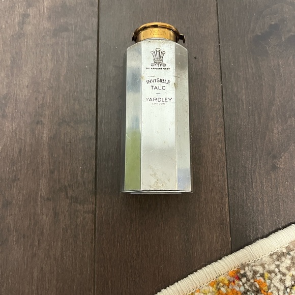 Yardley Invisible Talc Powder - Picture 4 of 8